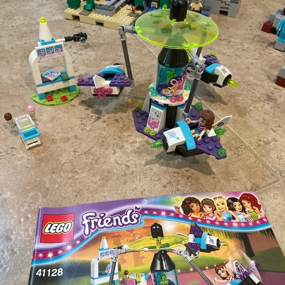 COPY - Lego Friends Amusement Park Spaceship Ride - Picture 1 of 1